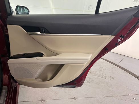 Used 2018 Toyota Camry LE image 29