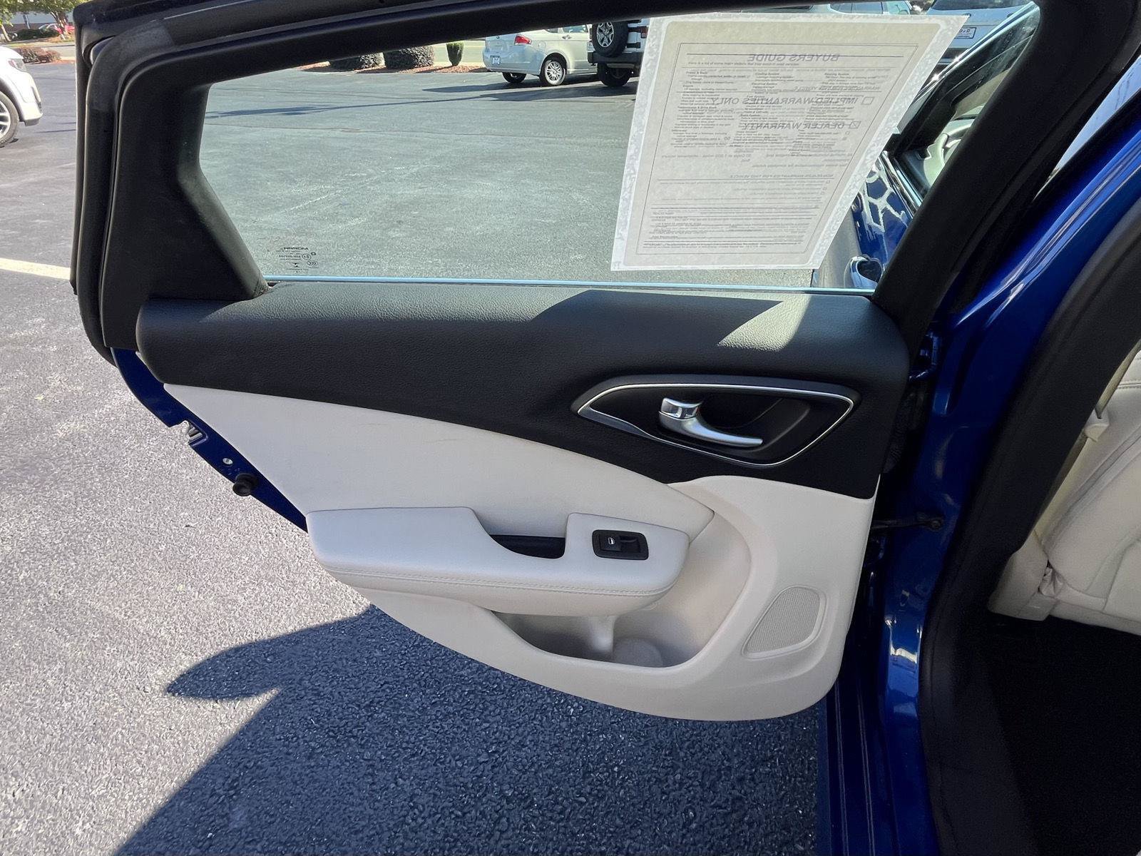 Used 2016 Chrysler 200 Limited FWD image 27