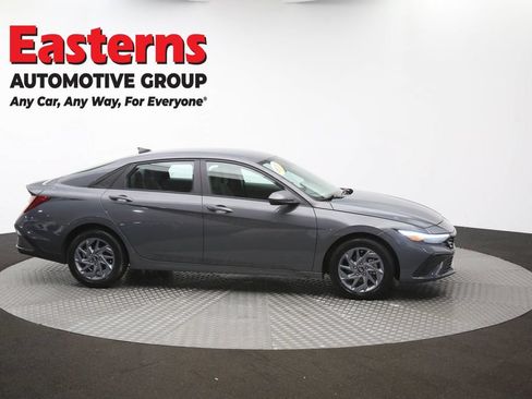Used 2024 Hyundai Elantra SEL FWD image 44