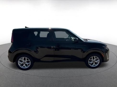 Used 2025 Kia Soul LX w/ LX Technology Package FWD image 16