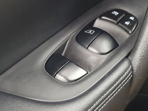 Used 2020 Nissan Rogue SV FWD image 27