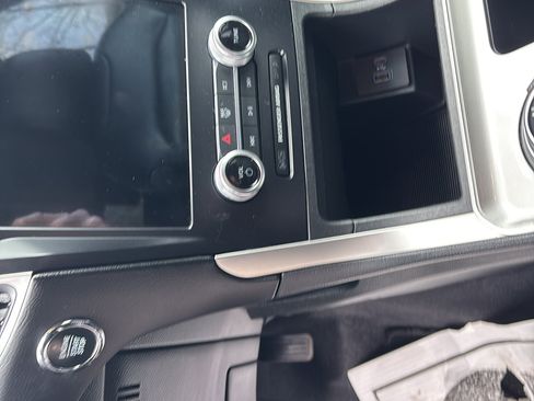 Used 2024 Ford Edge SEL image 11