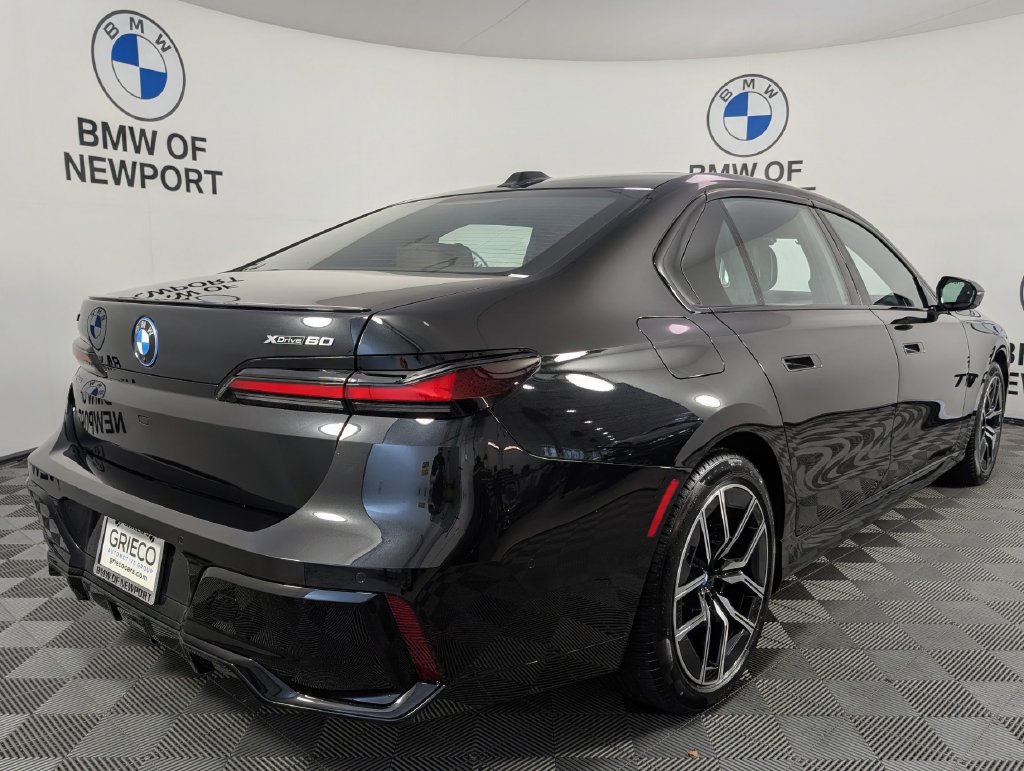 Used 2026 BMW i7 xDrive60 w/ Premium Package AWD/4WD image 6