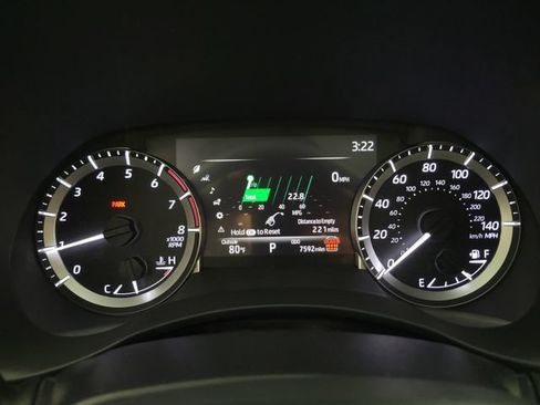 Used 2024 Toyota Highlander XLE AWD/4WD image 22