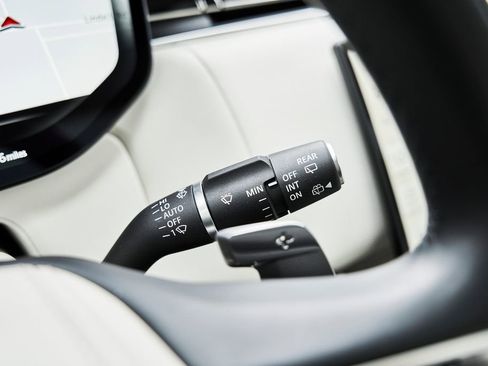 Used 2024 Land Rover Range Rover Long Wheelbase SE image 75