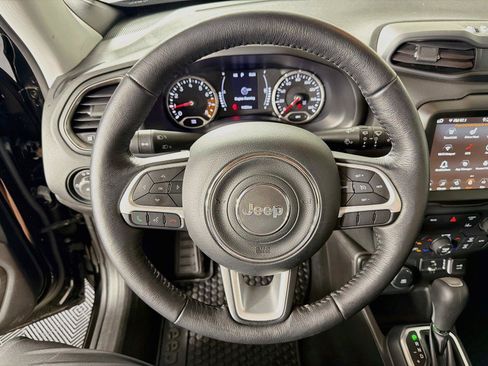 Used 2023 Jeep Renegade Latitude w/ Premium Group AWD/4WD image 3
