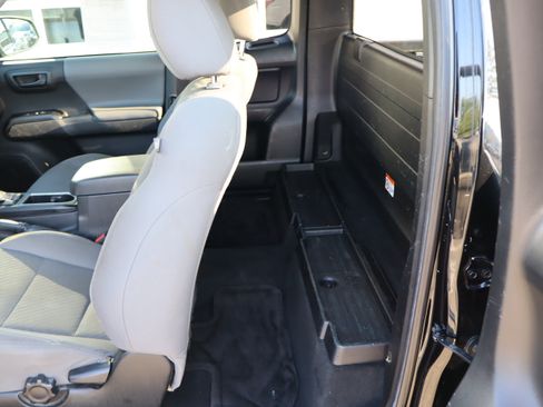 Used 2022 Toyota Tacoma SR RWD image 16