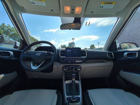 Used 2025 Hyundai Venue SEL FWD image 25