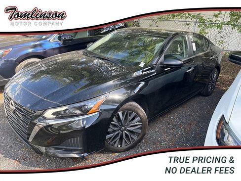 Used 2025 Nissan Altima 2.5 SV image 1