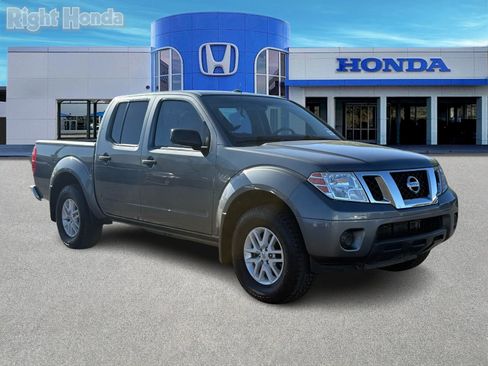 Used 2018 Nissan Frontier SV image 9