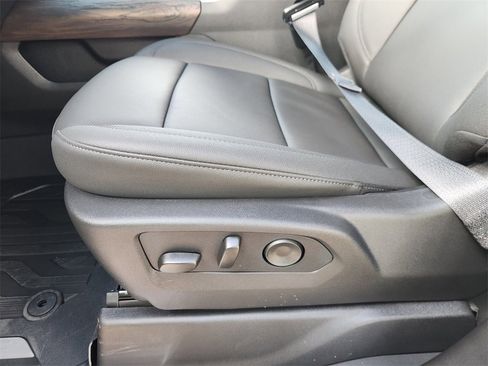 New 2026 GMC Sierra 1500 SLT image 16