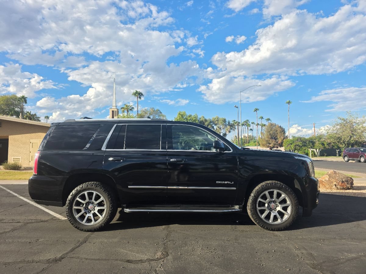 Used 2017 GMC Yukon Denali w/ Open Road Package AWD/4WD image 3