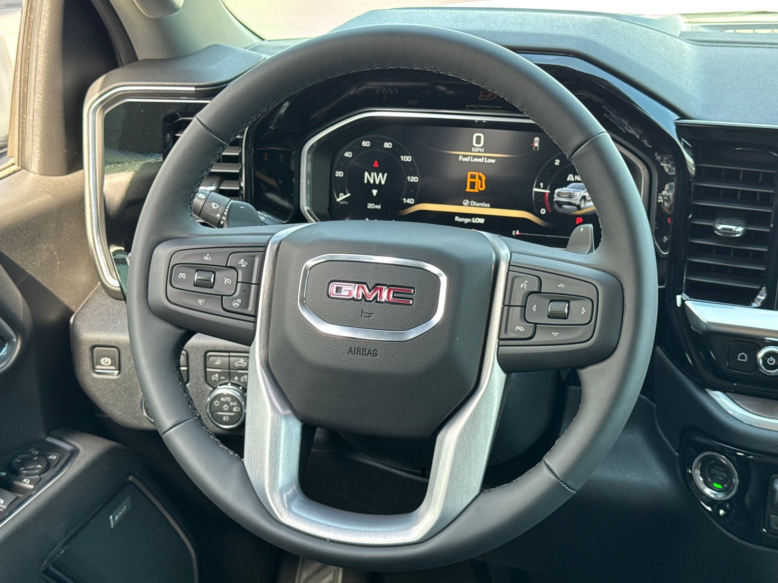 Used 2026 GMC Sierra 1500 SLT w/ SLT Convenience Package AWD/4WD image 28