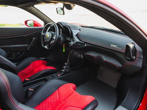 Used 2015 Ferrari 458 Speciale Coupe RWD image 72