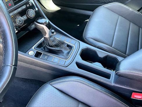 Used 2024 Volkswagen Jetta SE image 15