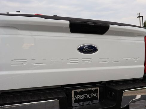 Used 2024 Ford F250 XLT w/ Snow Plow/Camper Package image 8