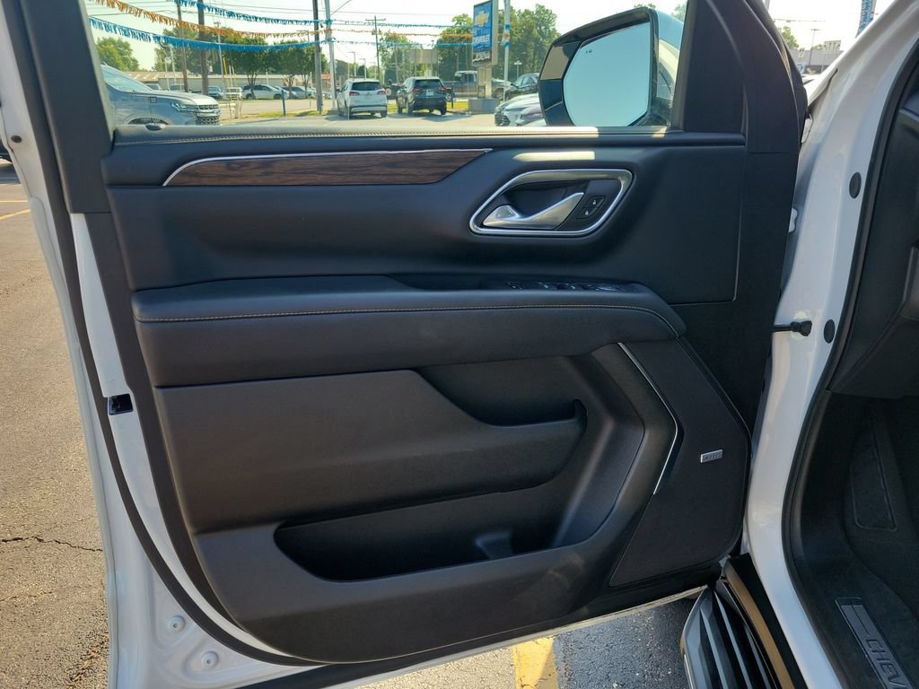 Used 2024 Chevrolet Tahoe Premier AWD/4WD image 24