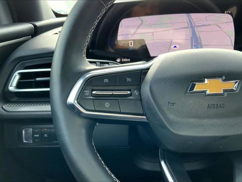 Used 2025 Chevrolet Traverse LT w/ Driver Confidence Package image 23