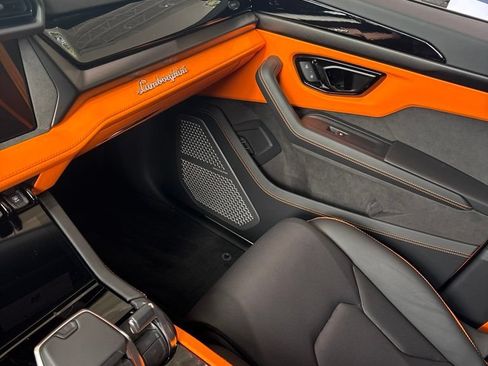 Used 2025 Lamborghini Urus SE AWD/4WD image 13