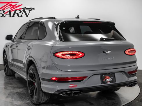 Used 2022 Bentley Bentayga image 11