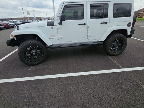 Used 2012 Jeep Wrangler Unlimited Sahara w/ Connectivity Group image 10