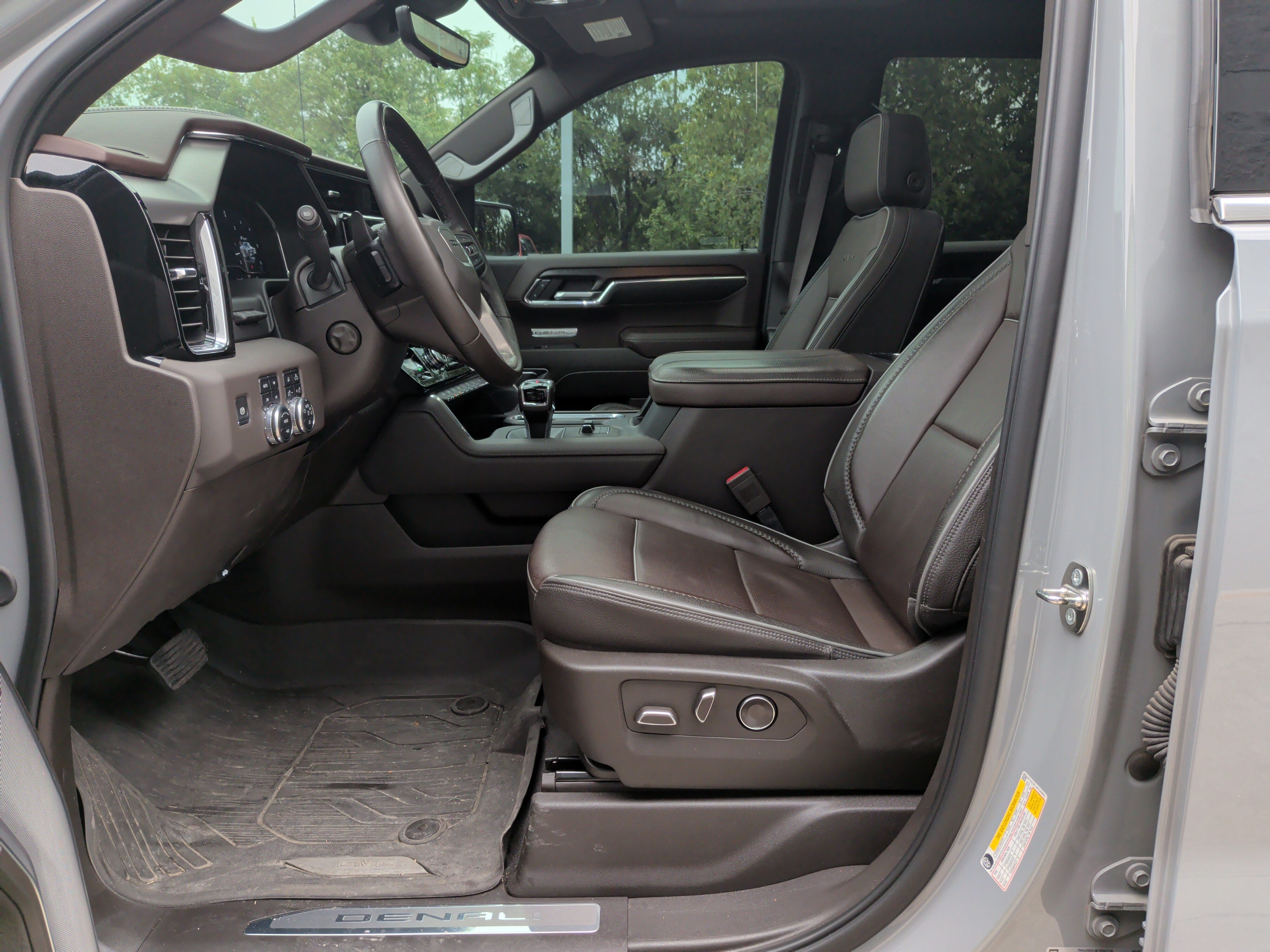 Used 2024 GMC Sierra 1500 Denali w/ Denali Reserve Package AWD/4WD image 16
