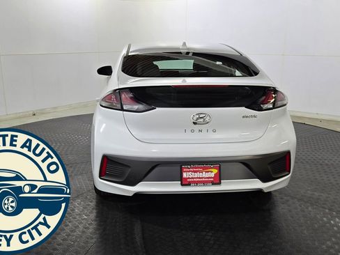 Used 2021 Hyundai Ioniq SE image 6