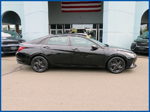 Used 2021 Hyundai Elantra SEL FWD image 2
