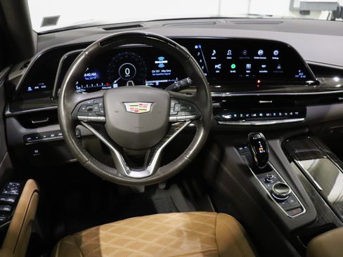 Used 2024 Cadillac Escalade Premium Luxury AWD/4WD image 24