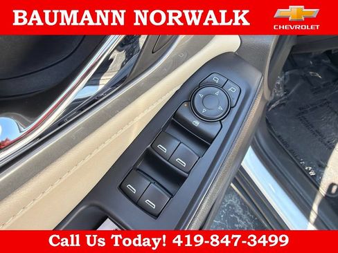 Used 2022 Chevrolet Traverse LS FWD image 17