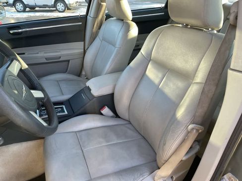 Used 2005 Chrysler 300 Touring image 12