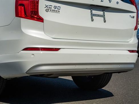 Used 2022 Volvo XC90 T6 Momentum w/ Climate Package image 9