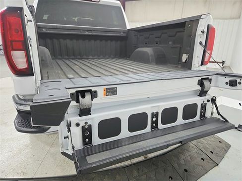 Used 2022 GMC Sierra 1500 SLE image 45