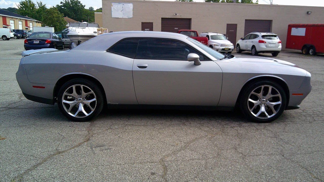 Used 2015 Dodge Challenger SXT Plus RWD image 5
