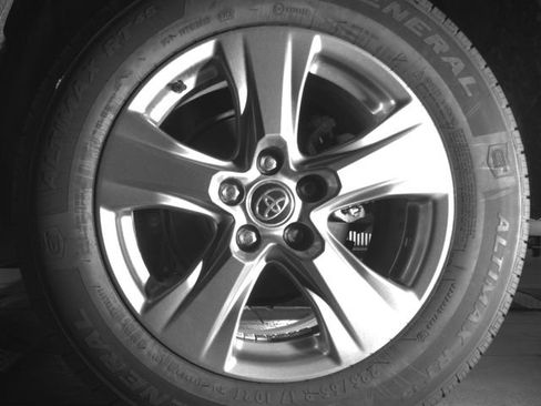 Used 2025 Toyota RAV4 XLE AWD/4WD image 13