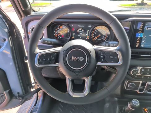 Used 2024 Jeep Wrangler Unlimited Sahara w/ Technology Group AWD/4WD image 20