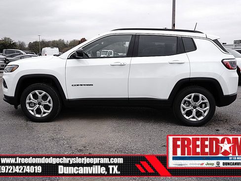 New 2026 Jeep Compass Latitude image 2