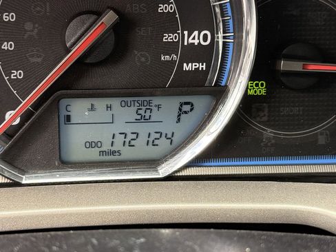 Used 2015 Toyota RAV4 Limited AWD/4WD image 4