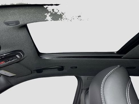 New 2025 Jeep Grand Cherokee Limited w/ Luxury Tech Group II image 25