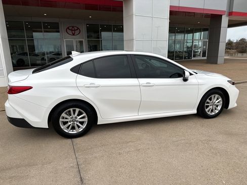 Used 2025 Toyota Camry LE w/ Convenience Package image 8