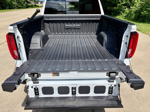 Used 2025 GMC Sierra 1500 SLT w/ SLT Convenience Package AWD/4WD image 14