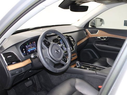 Used 2023 Volvo XC90 B5 Plus image 23