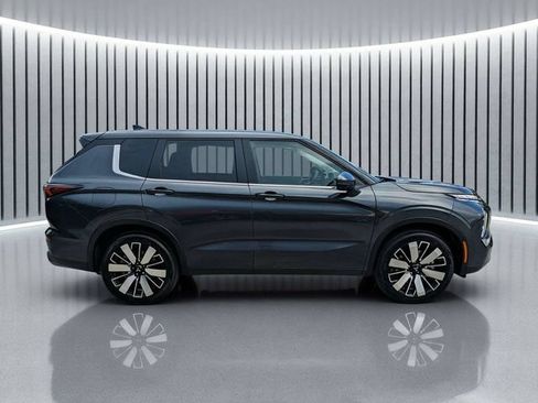 New 2026 Mitsubishi Outlander SE FWD image 3