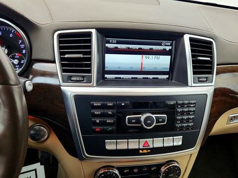 Used 2014 Mercedes-Benz GL 450 4MATIC 4dr GL 450 with Premium w/ Lighting Package image 17