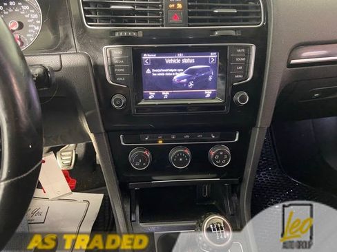 Used 2015 Volkswagen Golf 4-Door FWD image 23