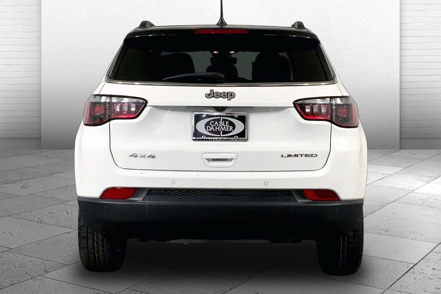 Used 2025 Jeep Compass Limited AWD/4WD image 3