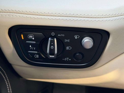 Used 2022 Bentley Bentayga image 51