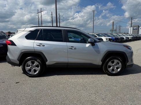 Used 2025 Toyota RAV4 XLE AWD/4WD image 9