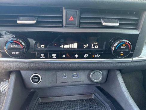 Certified 2023 Nissan Rogue SV FWD image 15