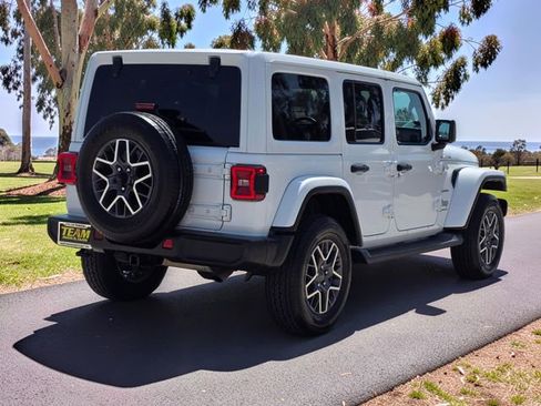 Used 2024 Jeep Wrangler Unlimited Sahara AWD/4WD image 4